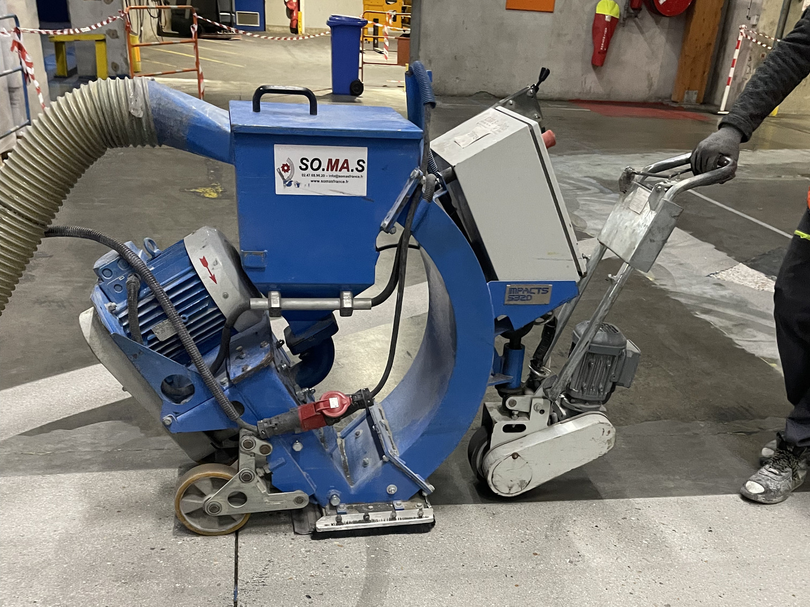 photo d'une machine pour préparation de sol à peindre